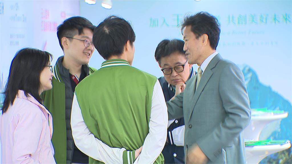 台大校園徵才！　金控祭7萬月薪找儲備幹部