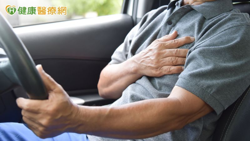 名醫胸痛延伸右胸!機智自救 醫揭穿透性主動脈潰瘍及時挽救寶貴生命