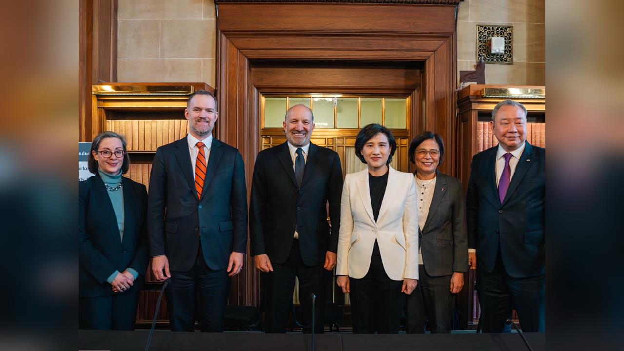快新聞／關稅談判凱旋返國　鄭麗君深夜喊：還剩「最後一哩路」