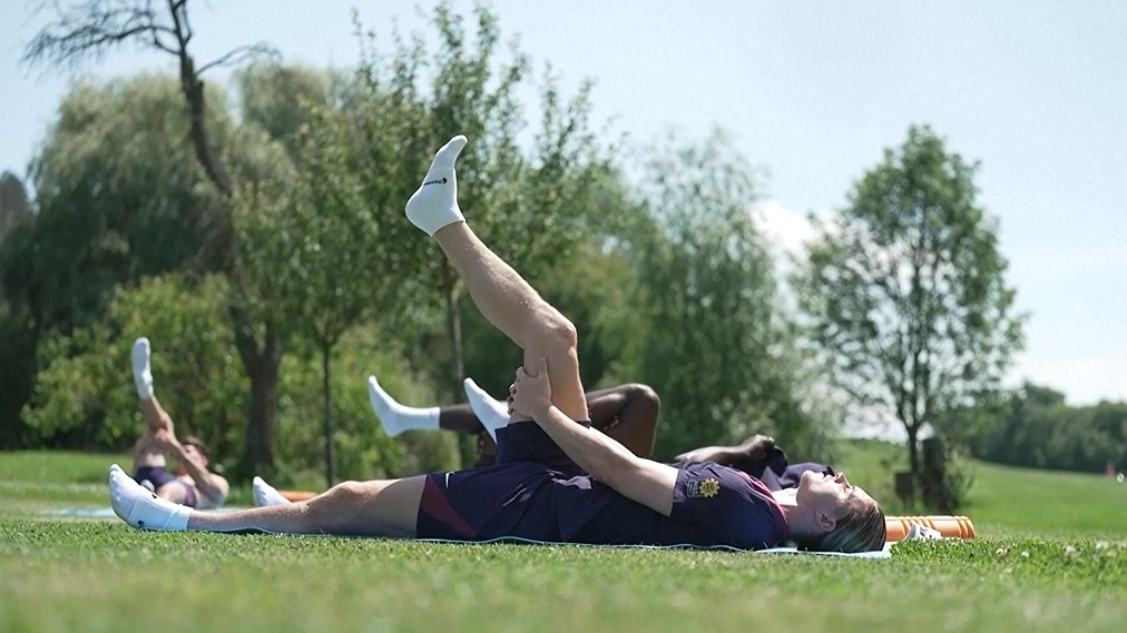 歐國盃分組第一晉級卻表現熄火　英格蘭選手做瑜伽放鬆身心
