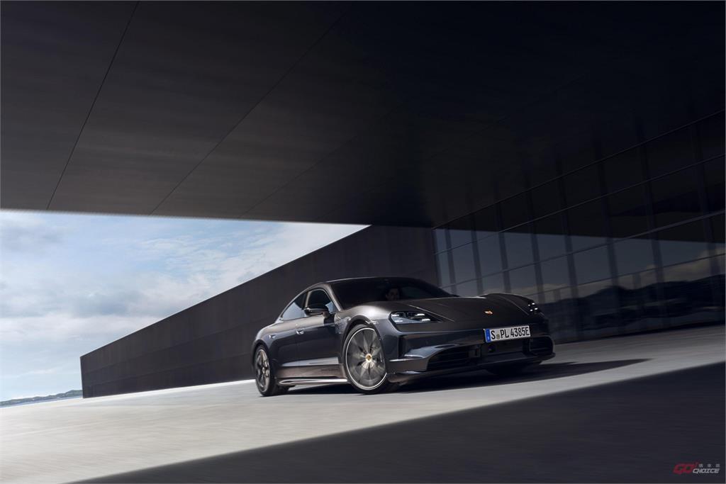 續航里程再提升，Porsche Taycan Black Edition 510 萬起發表上市！