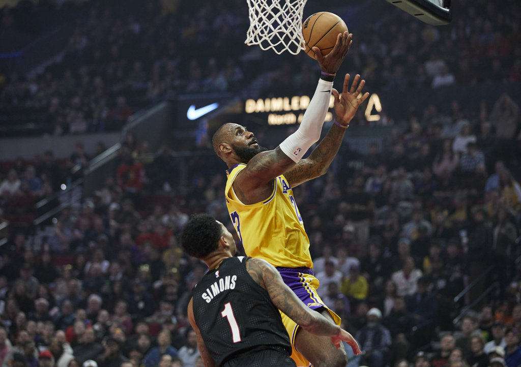 NBA(影)／詹皇詹姆斯也能40-40！唐西奇缺陣沒差　詹姆斯飆分秀率湖人奪勝