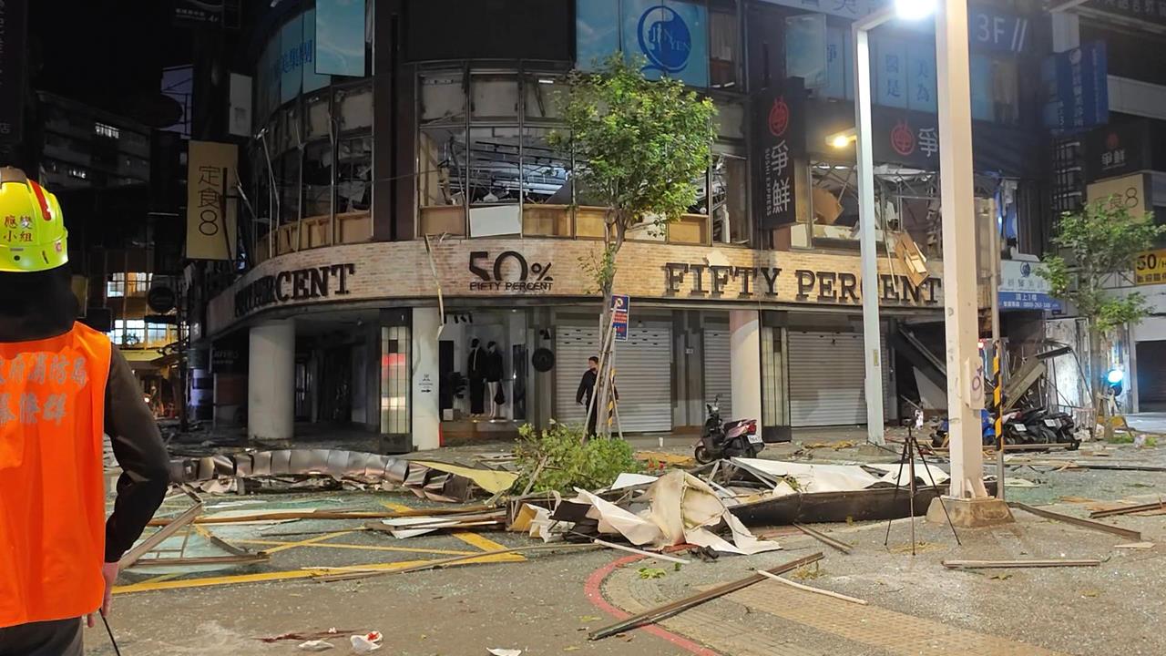 板橋大規模氣爆6傷5送醫！　爭鮮、定食8餐廳整層全炸爛