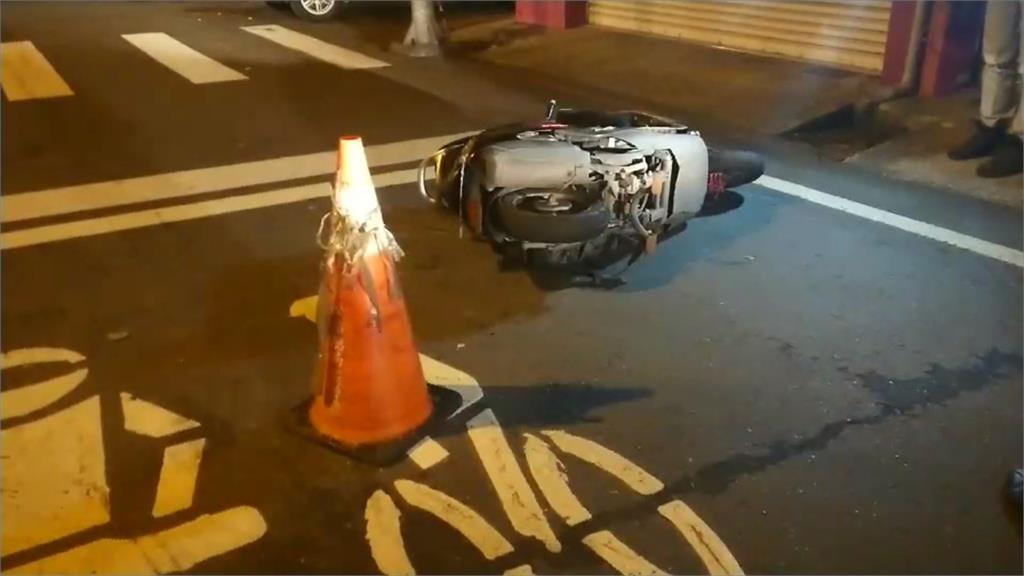 小客車夜半撞機車 警追緝肇逃駕駛