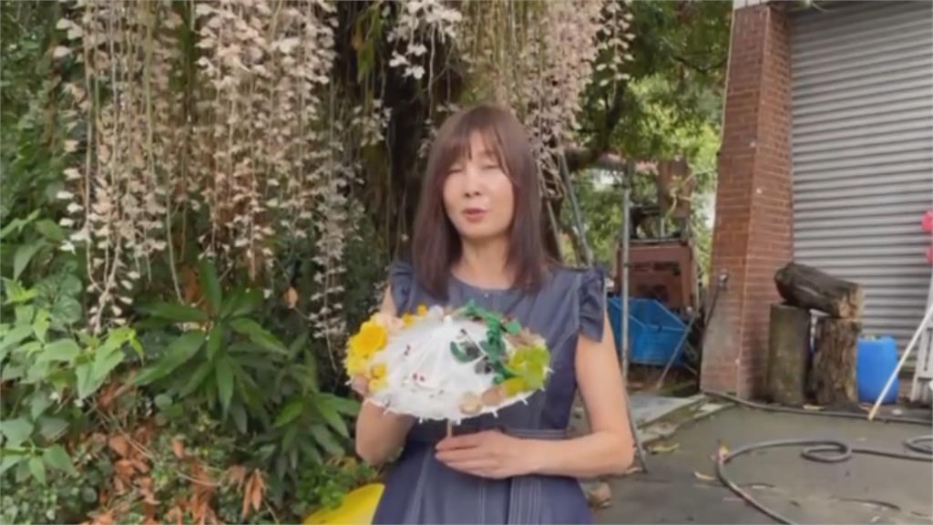 愛心講師訪偏鄉 教獨居長輩作永生花