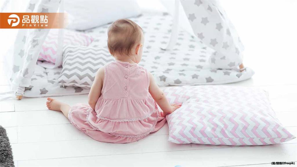 9個月女嬰沙發窒息！消防搶救2分鐘救回來了