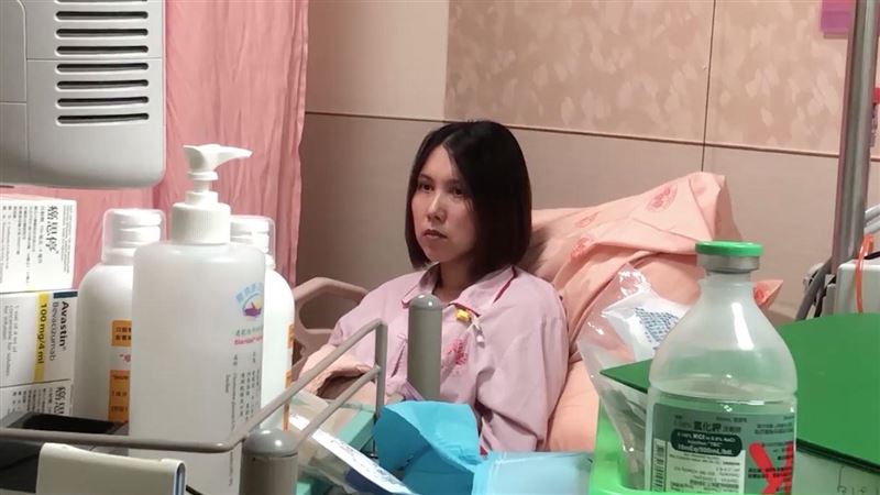 <em>余苑綺</em>4歲女見母女合照心疼媽媽淚崩    余祥銓嘆：二姐體重剩40幾公斤