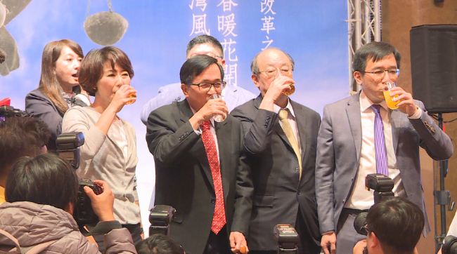 陳水扁出席募款餐會 不演講、連唱3首歌
