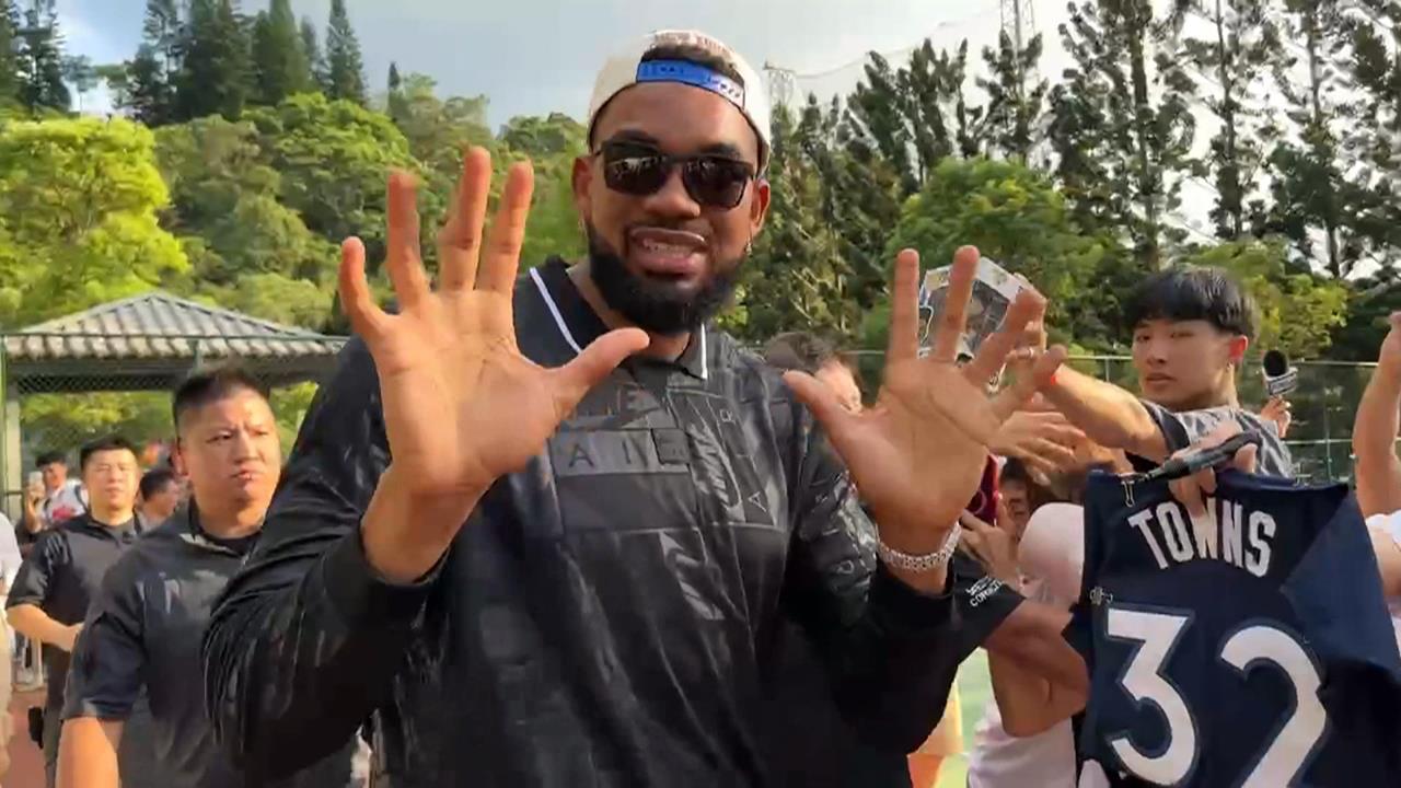 NBA五屆全明星唐斯抵台 下午攜妻現身籃球場觀賽