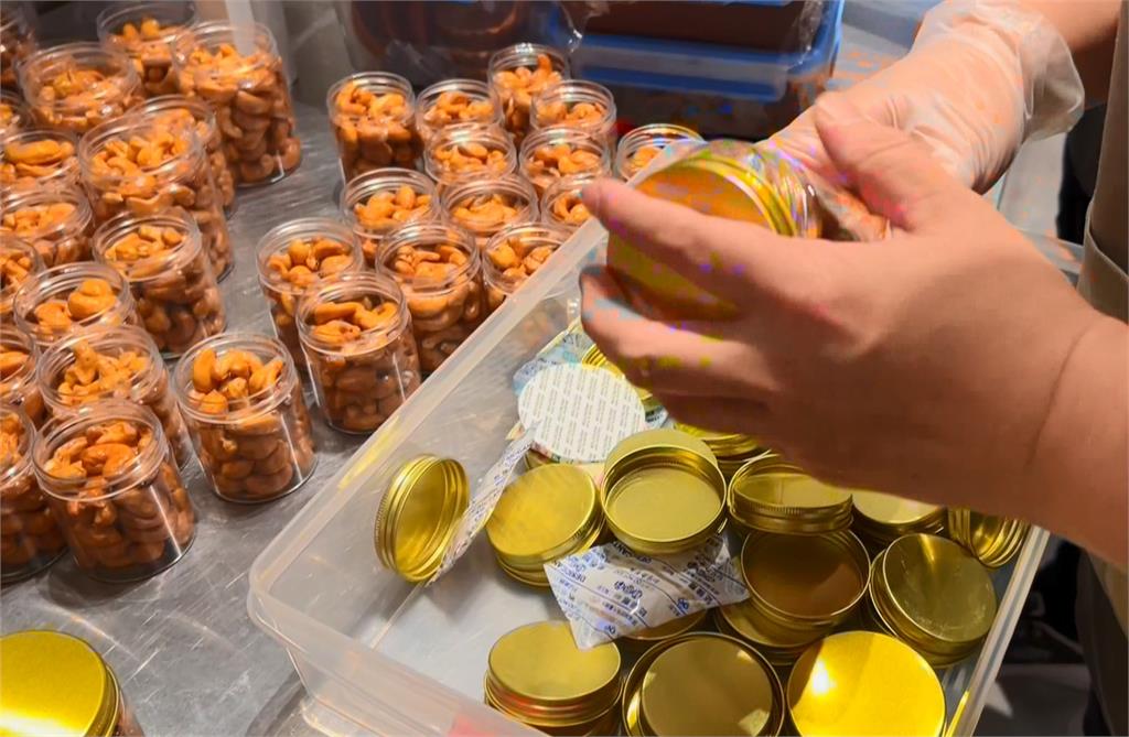 勇挺下架傅崐萁！花蓮蛋黃酥業者自費印罷免同意書　民眾熱情支持訂單暴增