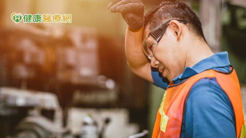 戶外工作熱到受不了！　醫師教你「9方法」預防熱疾病