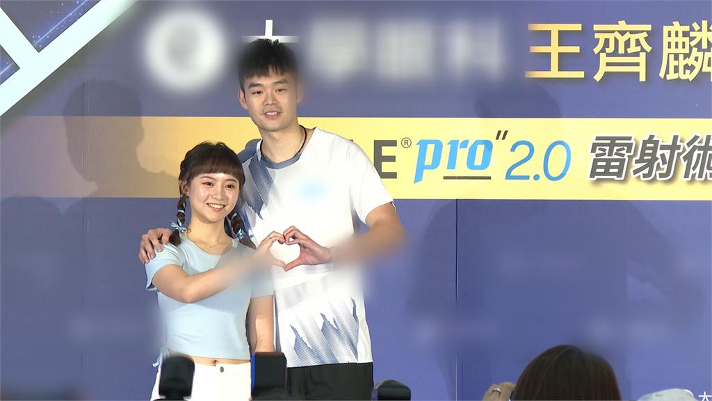 王齊麟、陳詩媛新婚後首露面　甜喊要生「雙胞胎女兒」