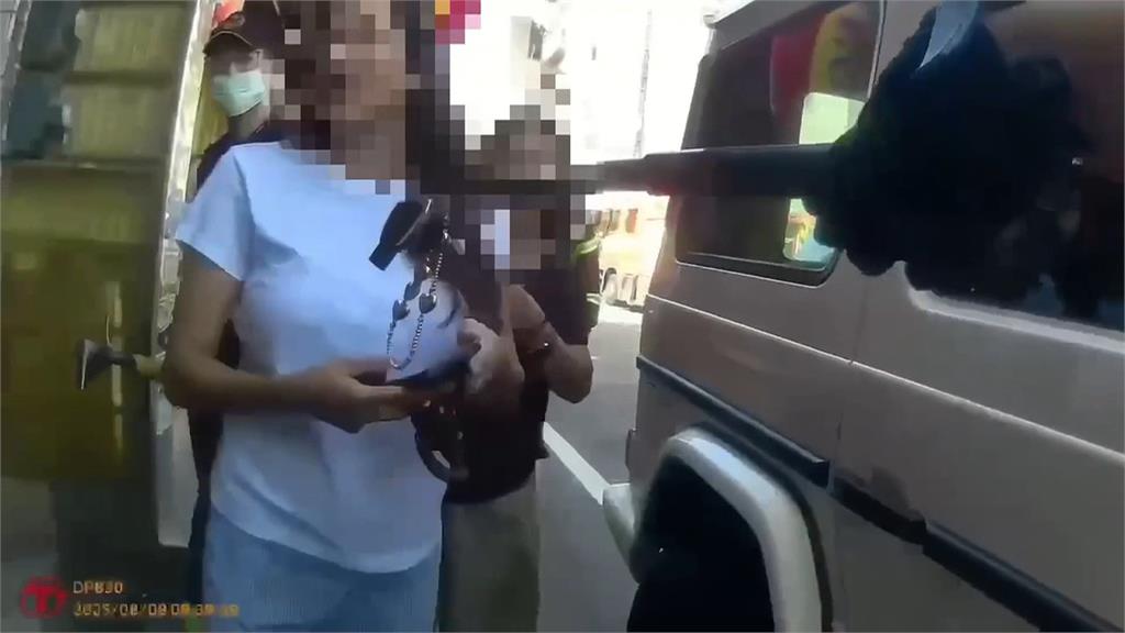英勇！1歲幼兒遭反鎖車內　警破窗救人遭割傷