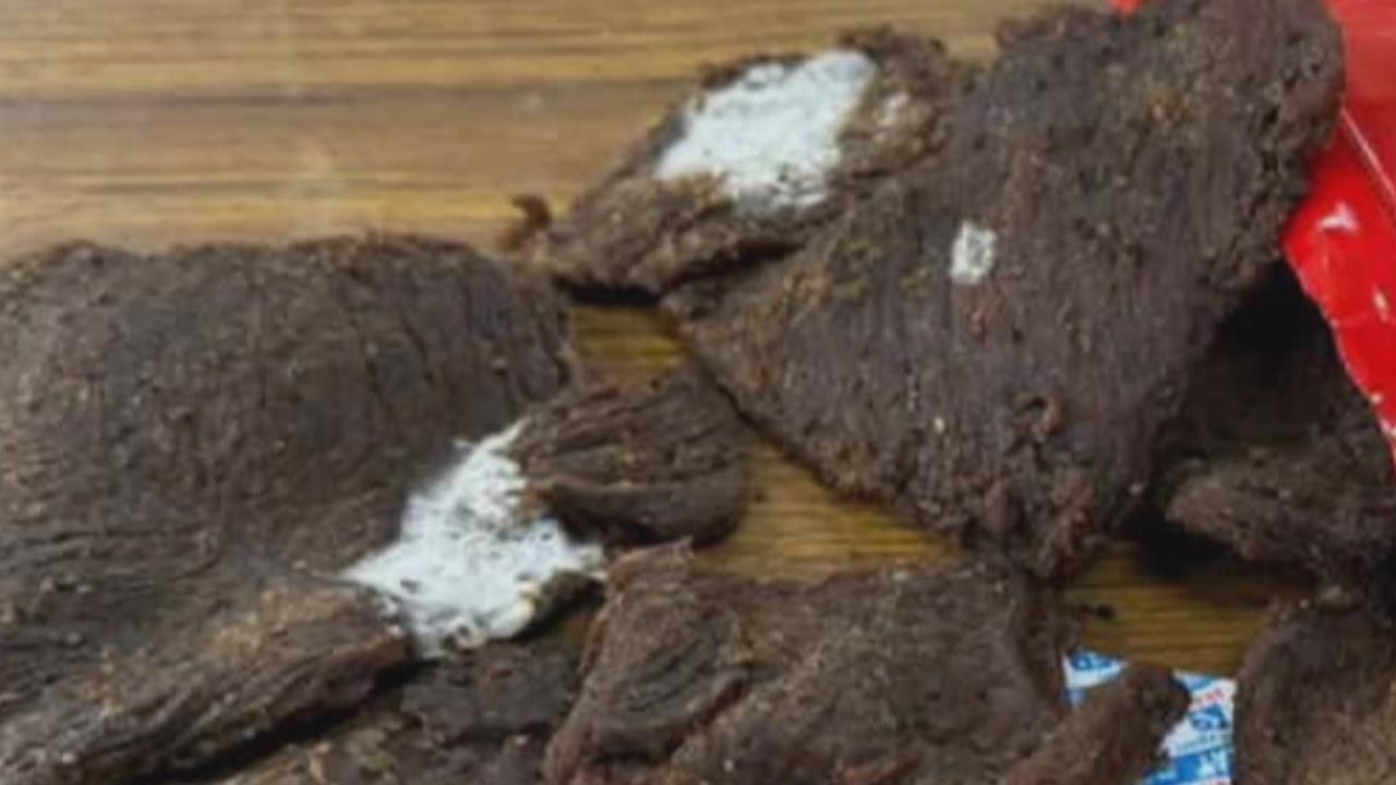 驚爆食安！　苗栗知名伴手禮出包　牛肉乾「整片發霉」民眾吃下肚