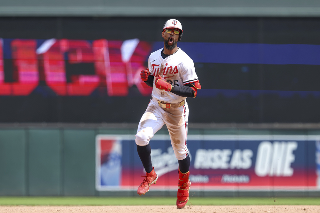 MLB(影)/「黑鱒魚」搖頭娃娃日打擊大爆發!巴克斯頓生涯首度完全打擊