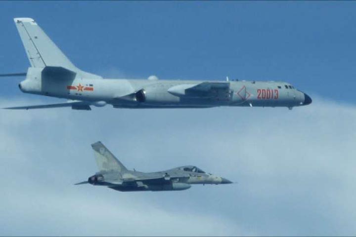 中國軍機兩個月8度繞台 惡意挑釁常態化