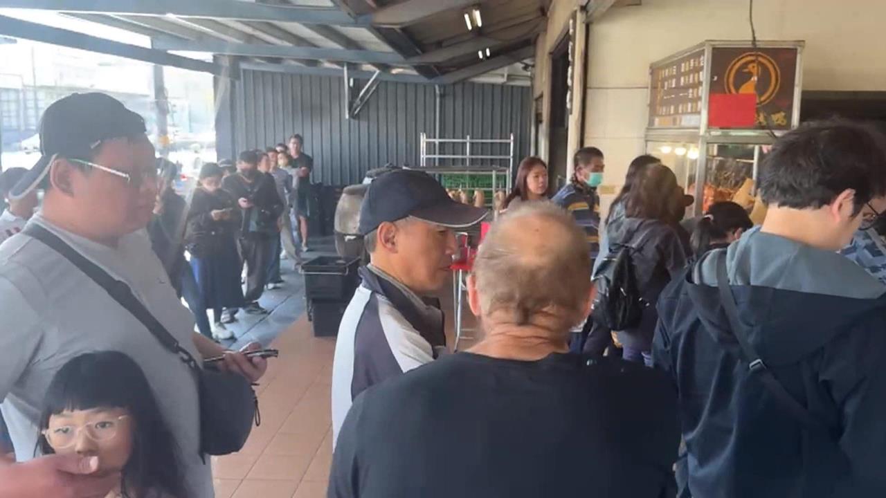 仁武烤鴨店一早擠滿人潮　皮脆透亮香氣撲鼻