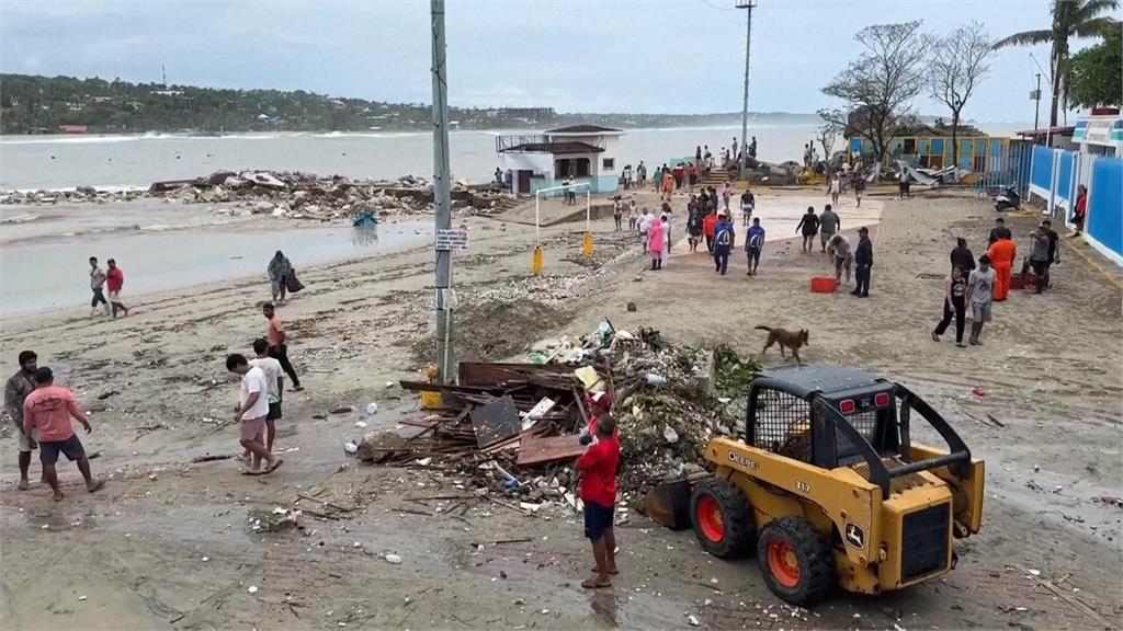 強烈颶風登陸墨西哥！　12萬戶大停電　至少2人死亡