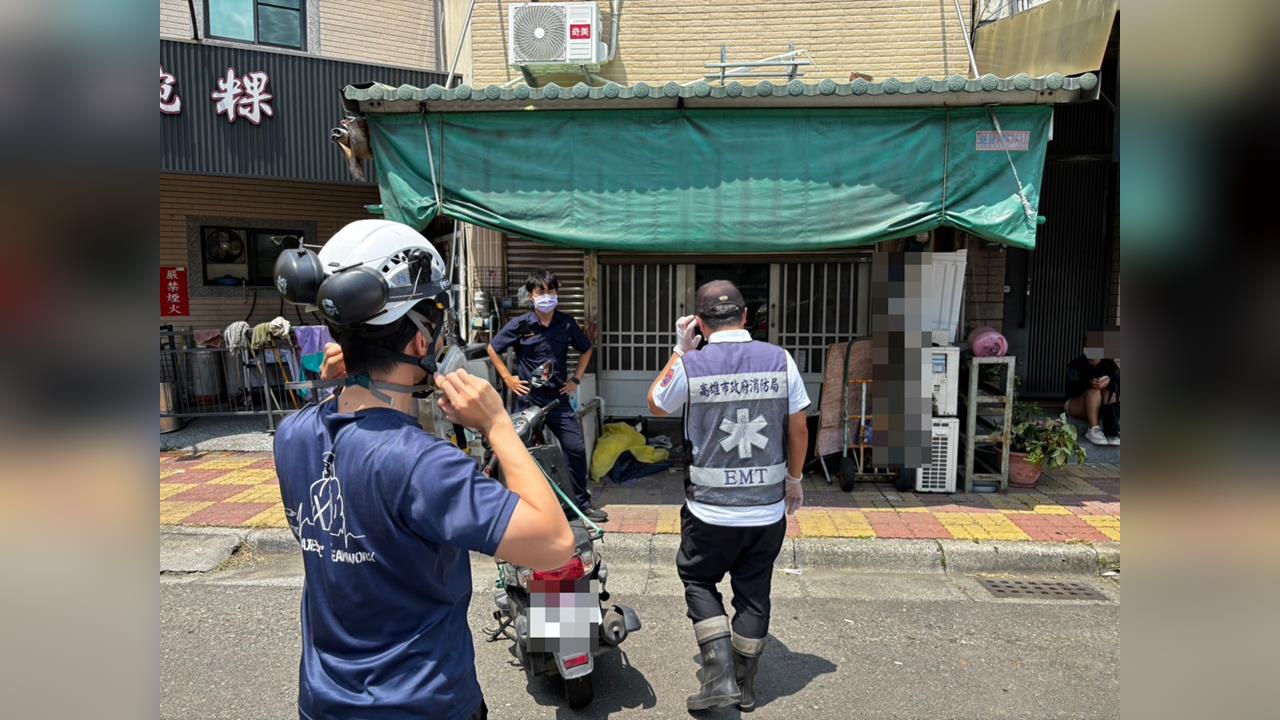 快新聞／鄰居狂乾嘔...高雄民宅飄臭味　破門而入嚇壞了「49歲男倒客廳亡」