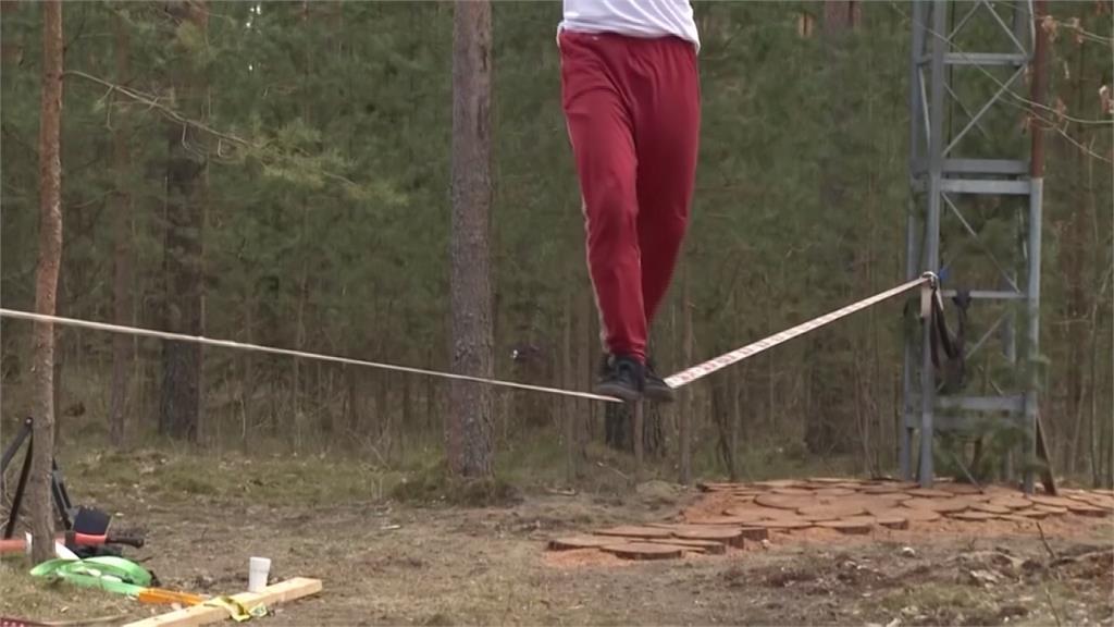 因疫情表演全取消 花式走繩高手回愛沙尼亞閉關訓練