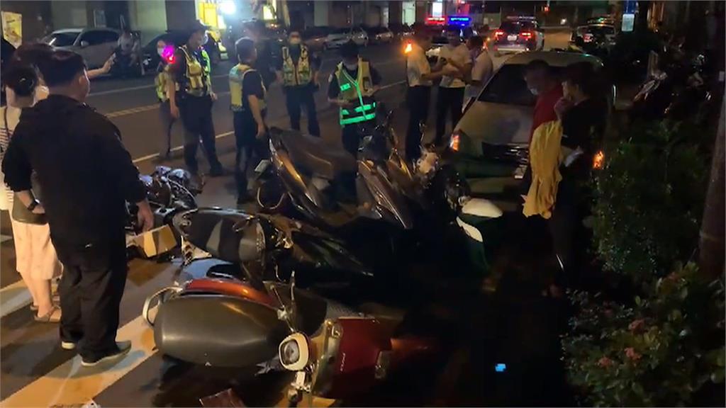 疑精神不濟逆向行駛 連撞20車3人受傷