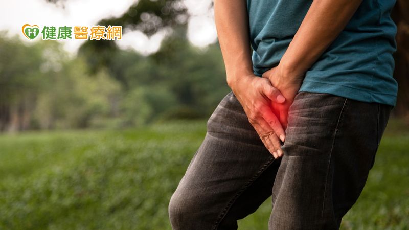 長期憋尿　男主管小便出現血尿 ！
