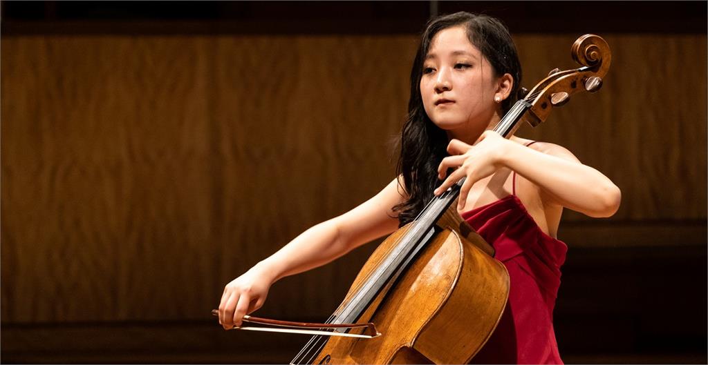 韓國大提琴家崔孝英　2022伊麗莎白大賽封冠