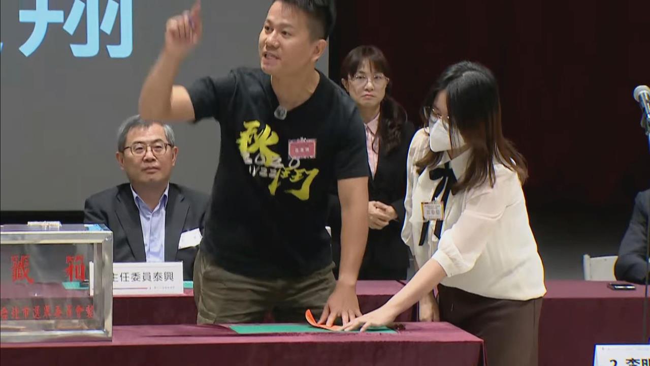 快新聞／竟嗆中選會可恥！市議員候選人抽籤鬧場　欲絆馬郁雯、電梯堵苗博雅