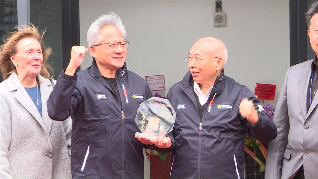 黃仁勳抵台！赴矽品新廠啟用儀式　又到台中這夜市引發大暴動