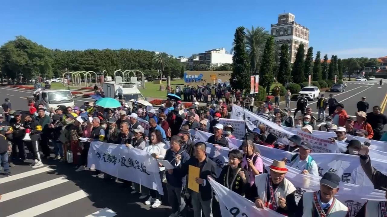 花縣府沒編重建預算 500人載來佛祖街泥土抗議...不見徐榛蔚