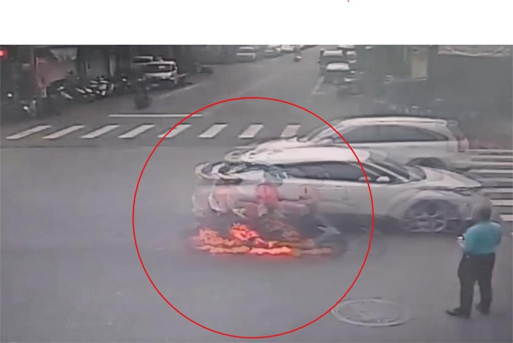 路上驚見「風火輪」！　騎士騎微電車竄火警急助滅火