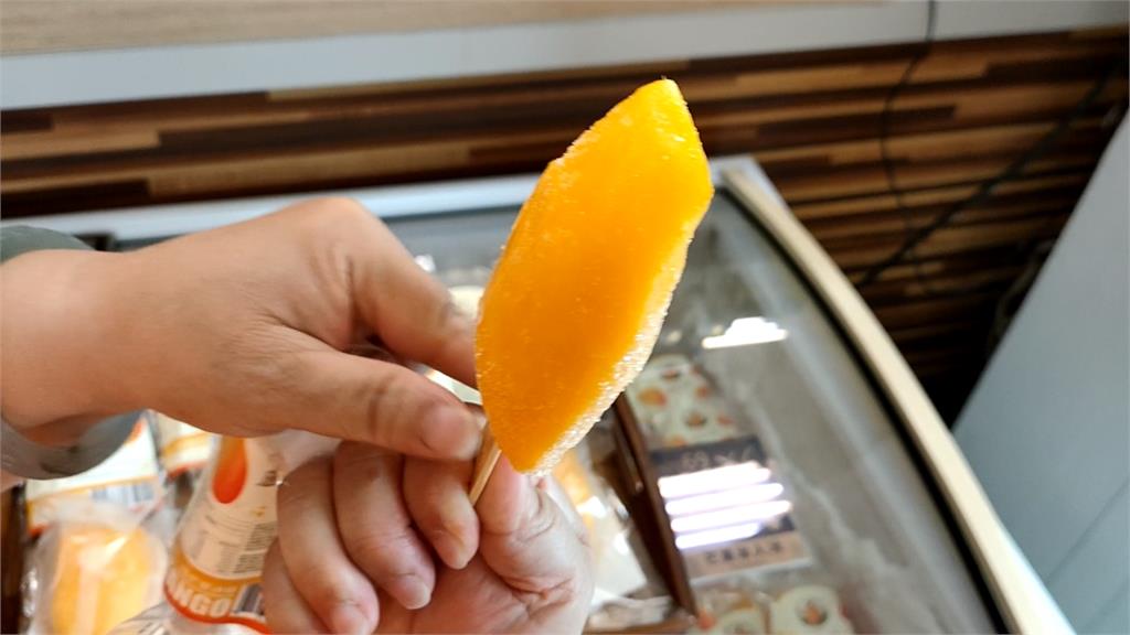 「芒果本人」凍成冰棒 櫻花蝦冰鹹甜好吃
