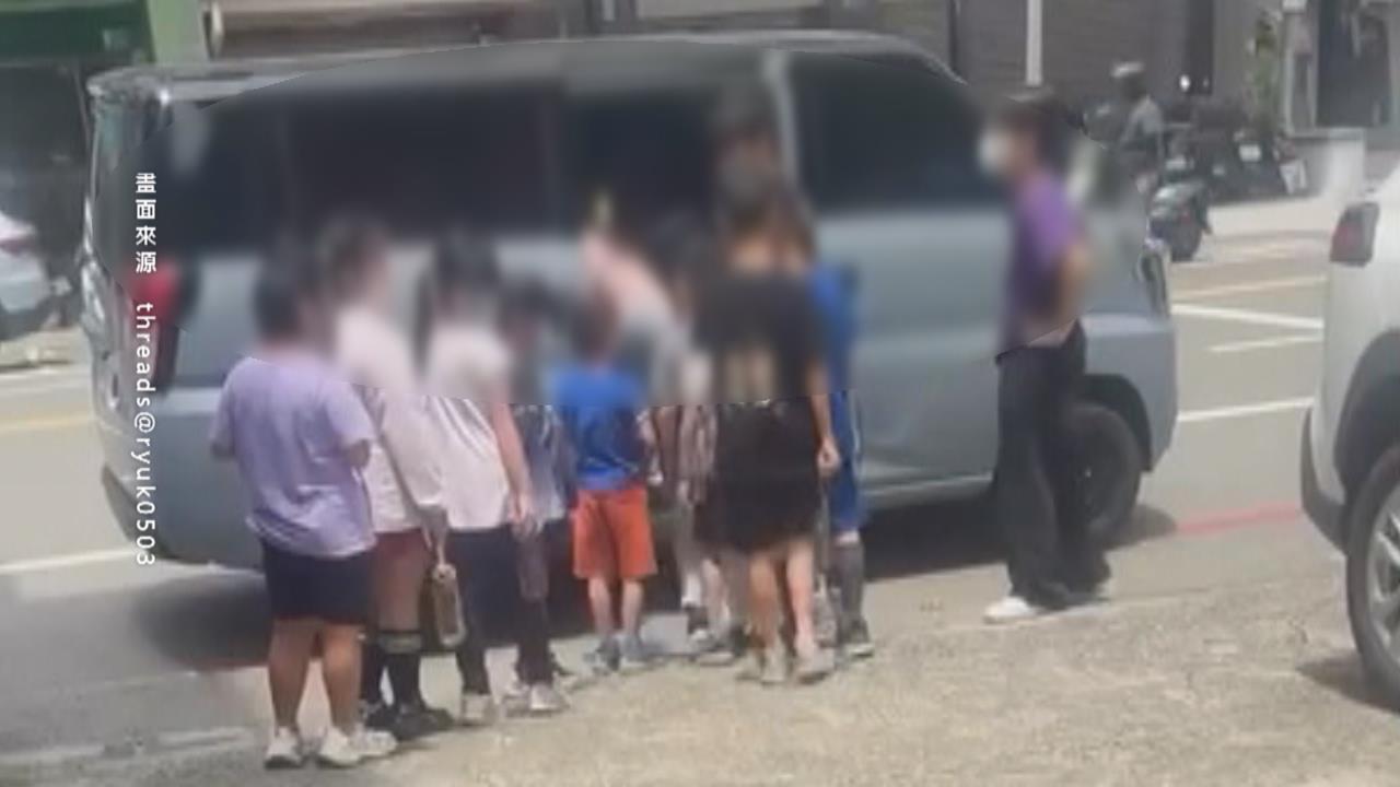 誇張超載！台南補習班廂型車「後座塞10人」　目擊者：最多看過塞13人