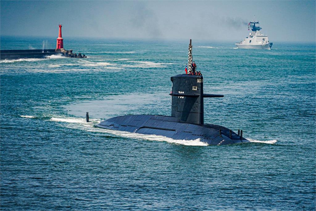 海虎艦官兵落海搜救！直升機居然132分鐘後才到　監院糾正海軍司令部