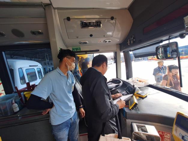 快新聞／台南市稽查「公車路口停讓」逾2000車次　違規將扣營運補貼款