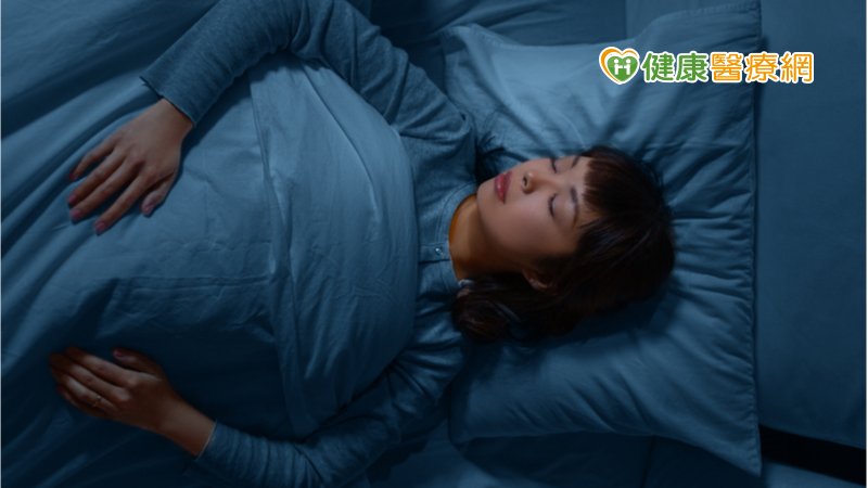 夜裡突無法動彈，竟是心臟黏液瘤栓塞！　22女雙腳險截肢