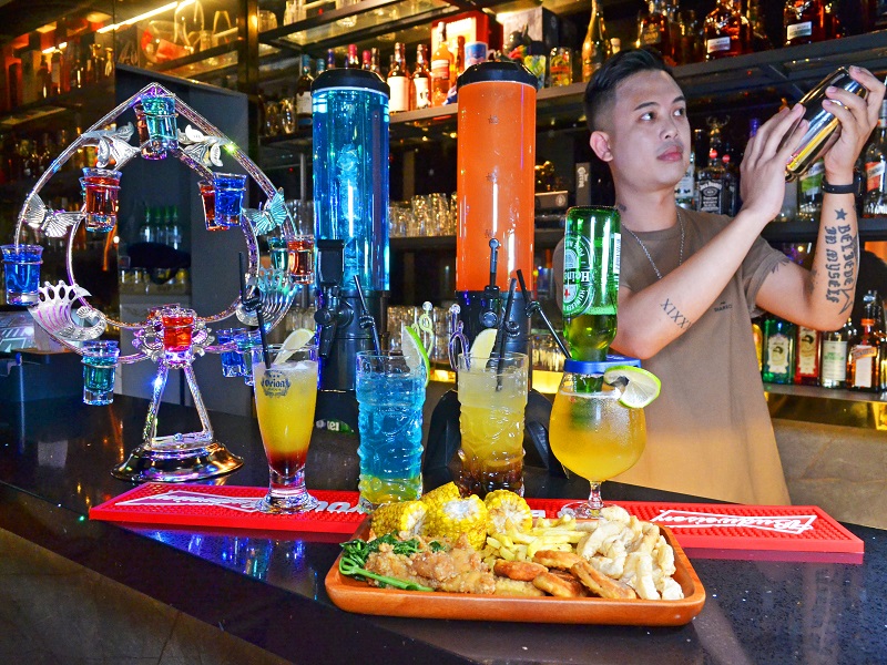 新竹酒吧夜店推薦！派對特調玩混搭，創意調酒帶你環遊世界
