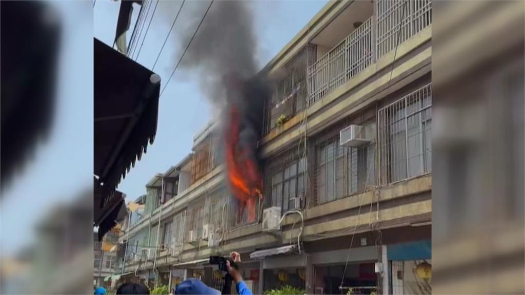 廟會遶境燃放炮竹　疑「竄進民宅」爆炸　燒成火海