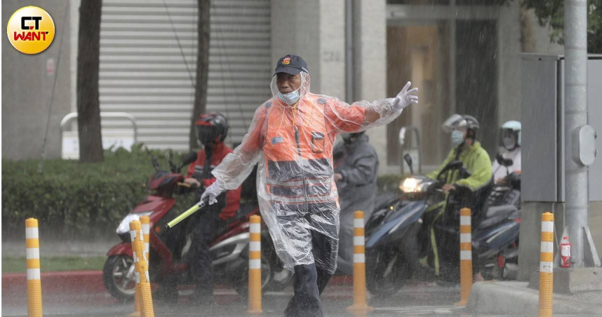國家警報響！12縣市大雨特報　大雷雨警戒區域曝