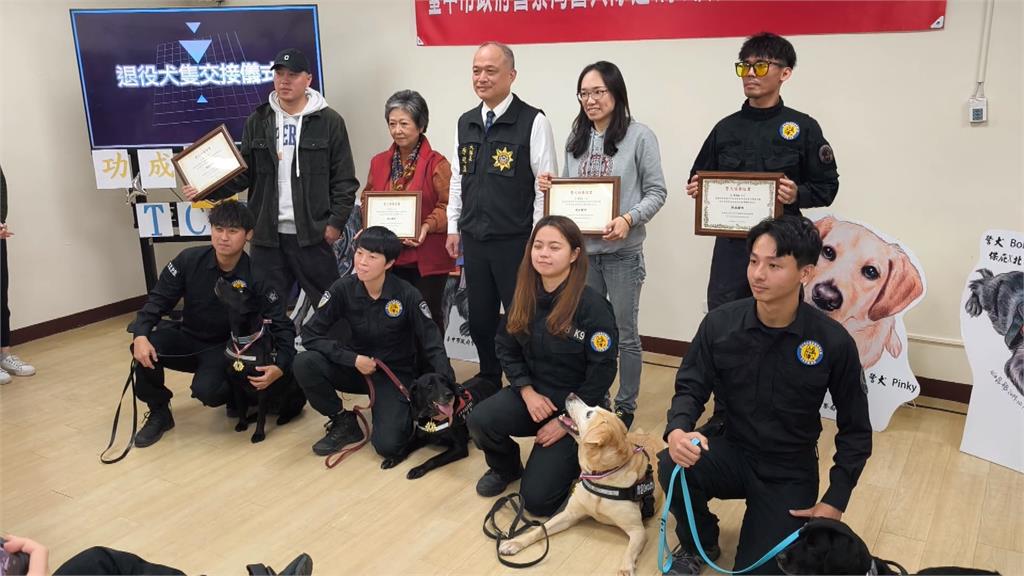 台中汪汪隊畢業了！　4隻元老榮退領養家庭承接享幸福退休生活