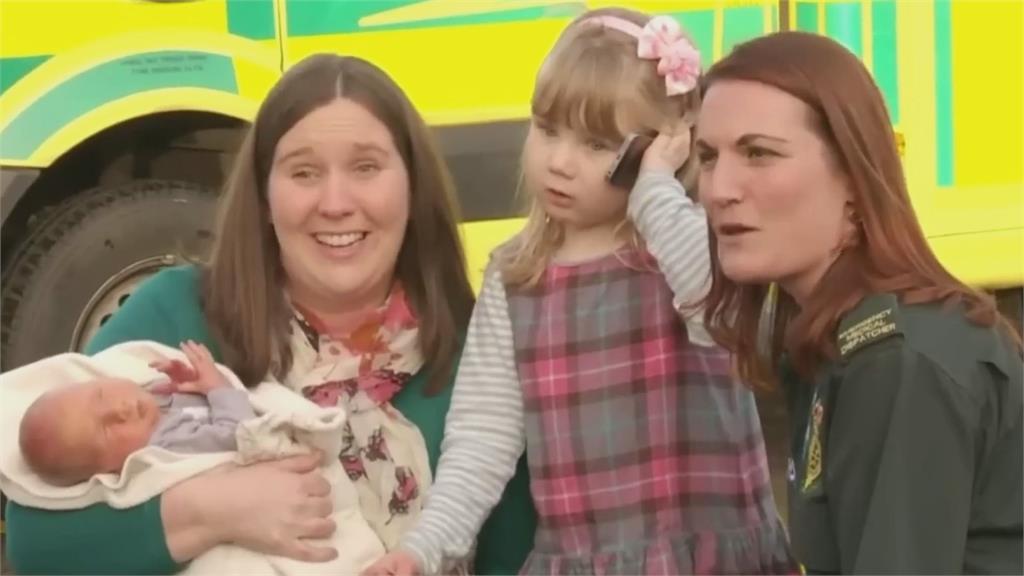 英國孕媽咪急出門不慎跌落樓梯　「3歲女兒冷靜報警」救母又救弟