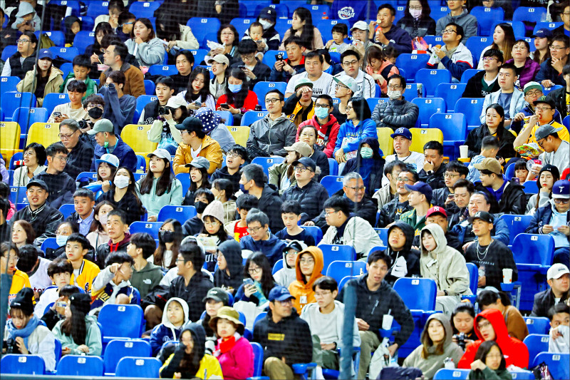 棒球／12強賽熱度持續延燒！冬季聯盟4388人進場觀戰締造票房新高