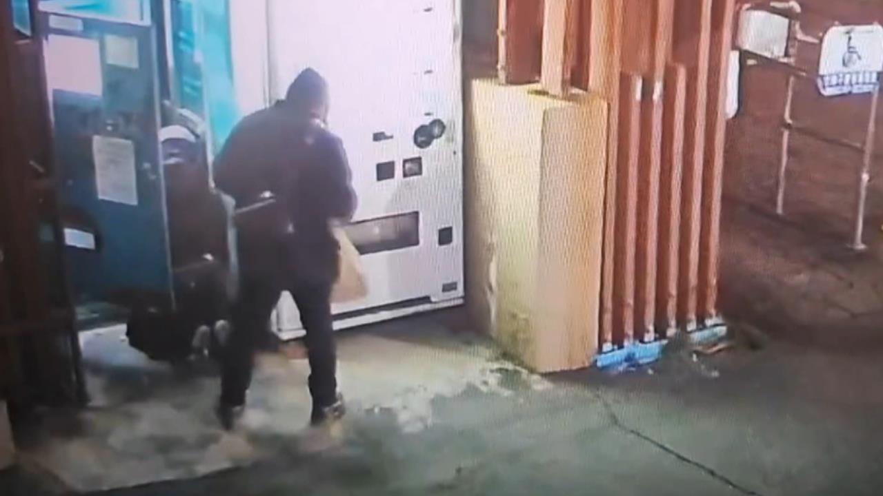 碧砂漁港連環竊！　2賊過年期間偷停車場收費機仍在逃