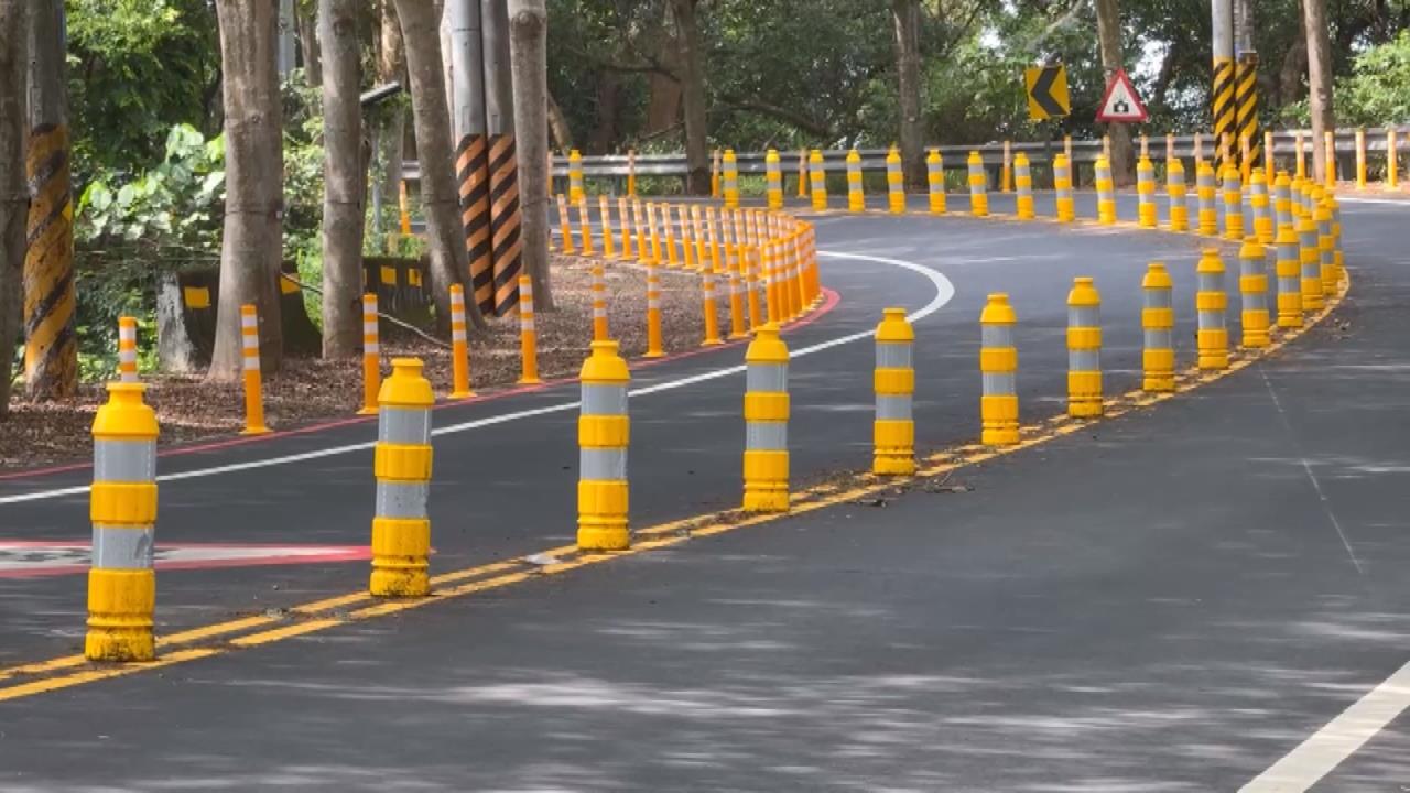 降低肇事率！１３９縣道奇觀　山路插滿防撞桿如棒棒糖