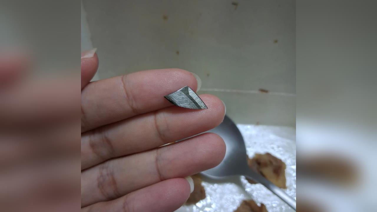 離譜！　吃知名雞肉飯便當咬到硬物　一看竟然是斷裂刀片