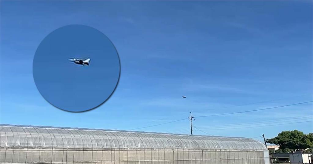 快新聞／中國射飛彈恫嚇　空軍嘉義基地2架F-16一早升空戒備