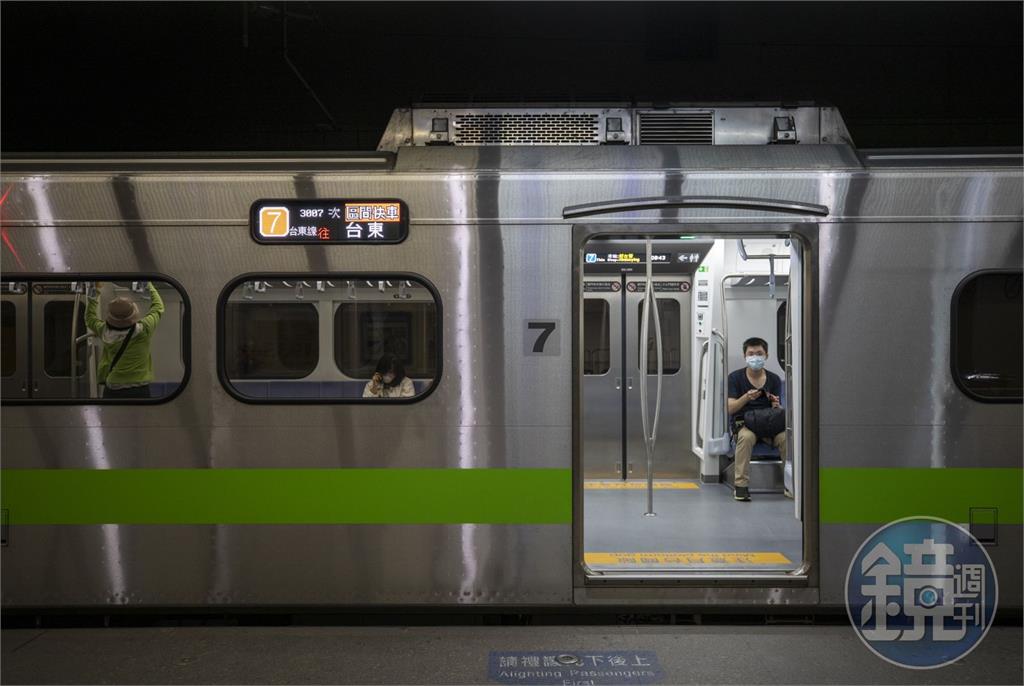 這次台鐵沒延誤了！　他搭台鐵準時到「區間車竟2分鐘前開走」