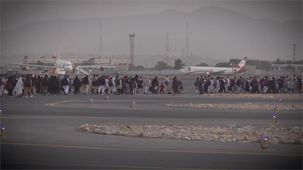 塔利班食言！阻美國包機離開 約百人仍滯留