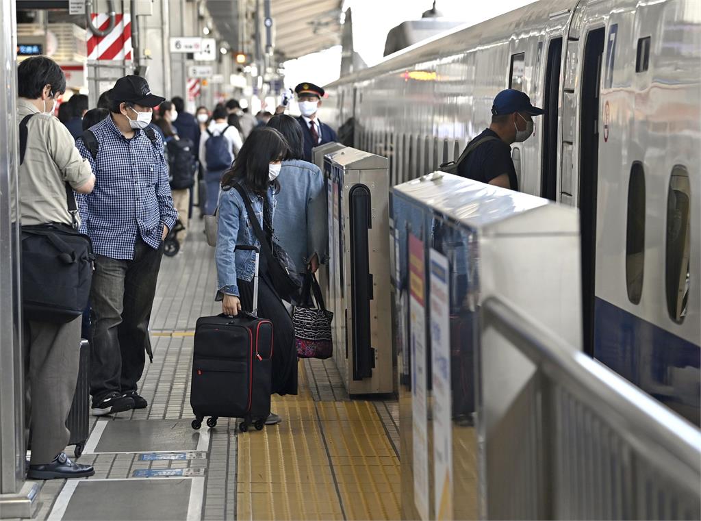 <em>日本</em>JR東海道列車　驚傳有人噴「防熊噴霧」釀5傷