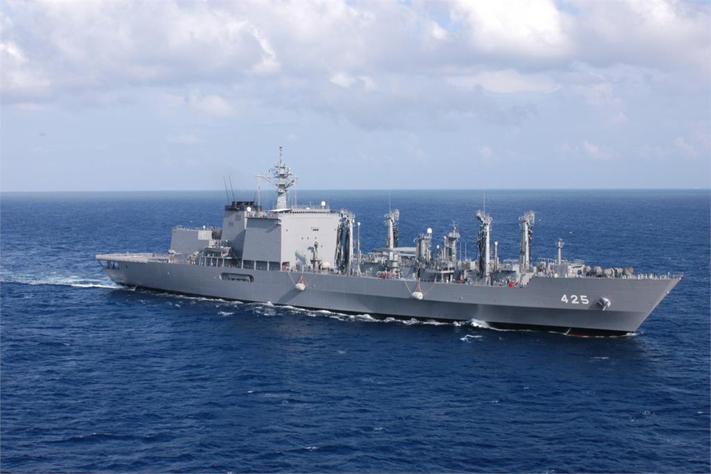 共艦頻繁出入沖繩　海上自衛隊第二大艦「摩周」和「獅子島」掃雷艦警戒